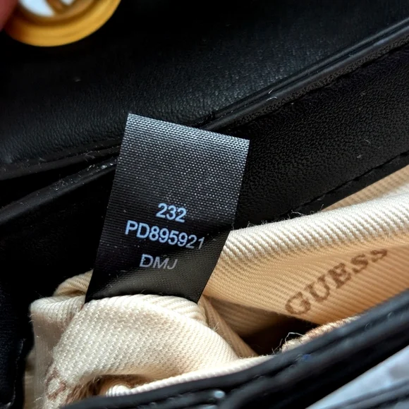 Guess purse - Picture 6 of 7